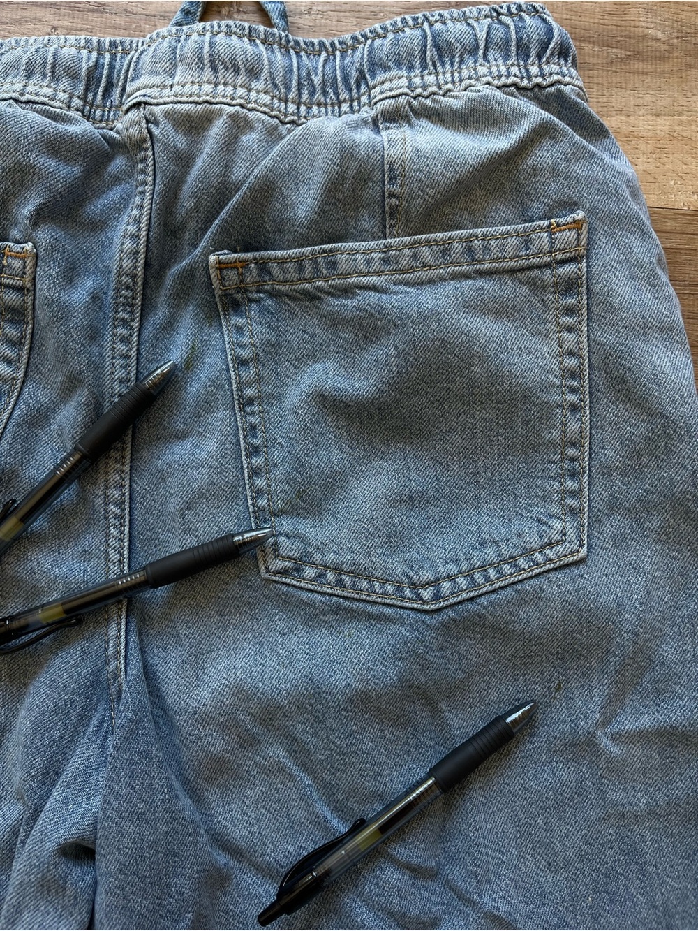 GAP Mid Rise UltraSoft Easy Horseshoe Jeans / size S / medium wash - Picture 6 of 7